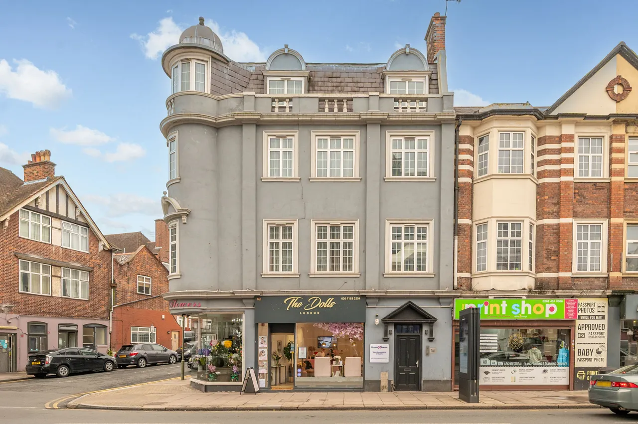 flat to rent — Flat 2, 161a Brent Street, London