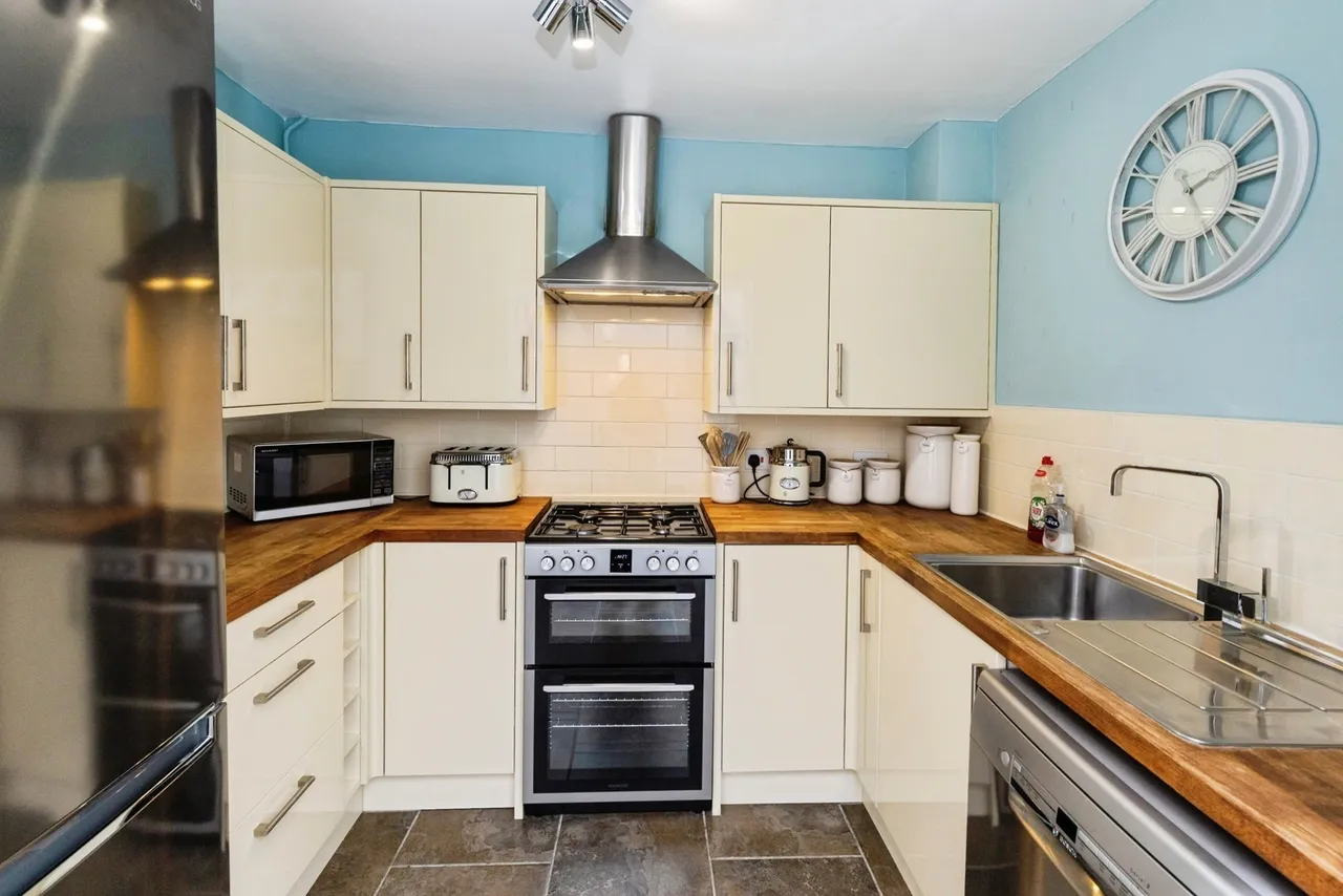 High Street, Gresford, LL12, photo 8