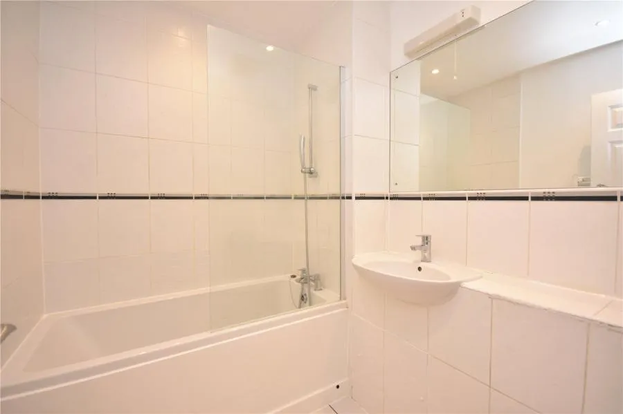 Oxford Road, Aylesbury, HP19, photo 9