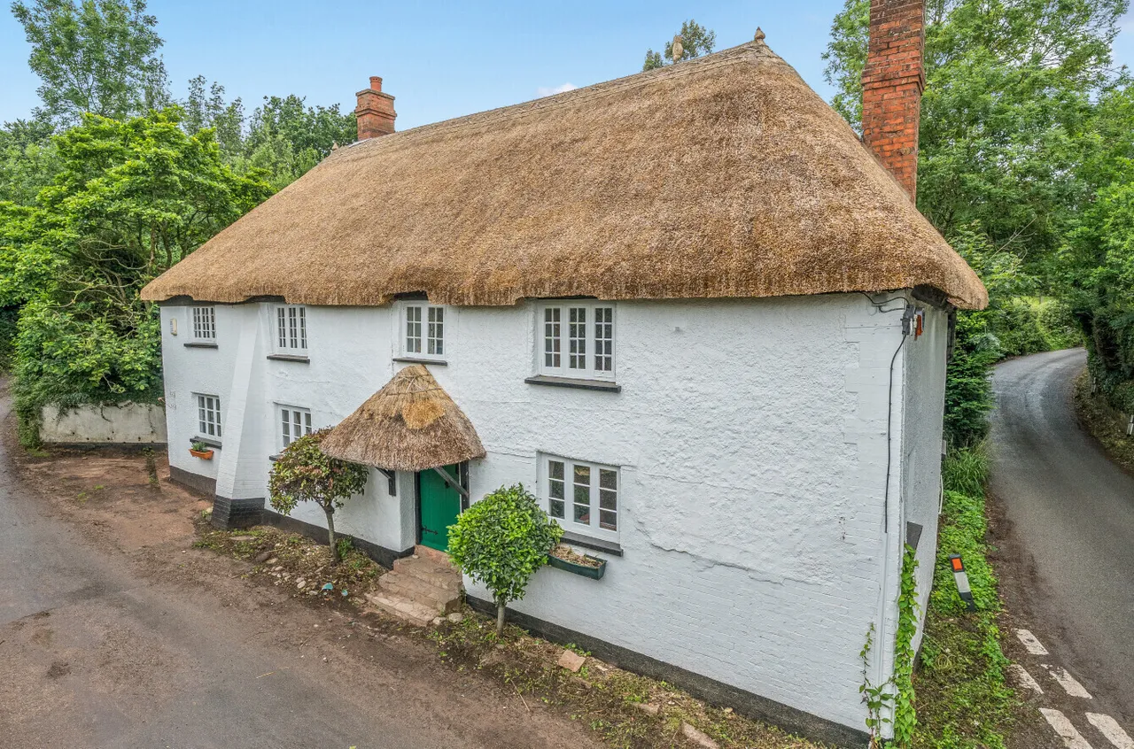 4 bed property for sale — Woodbury Salterton, Exeter, Devon, EX5