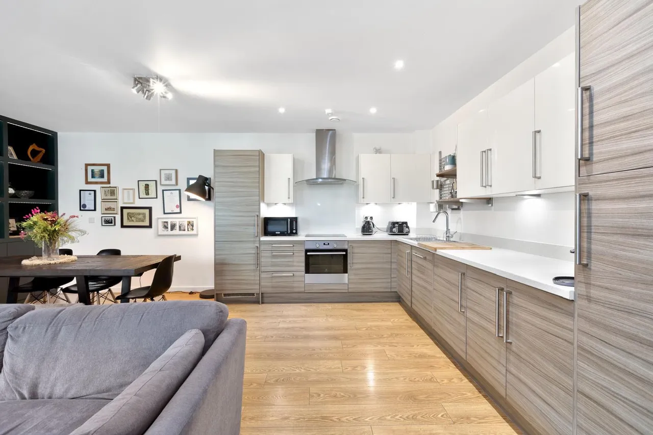 London, E1W, photo 21