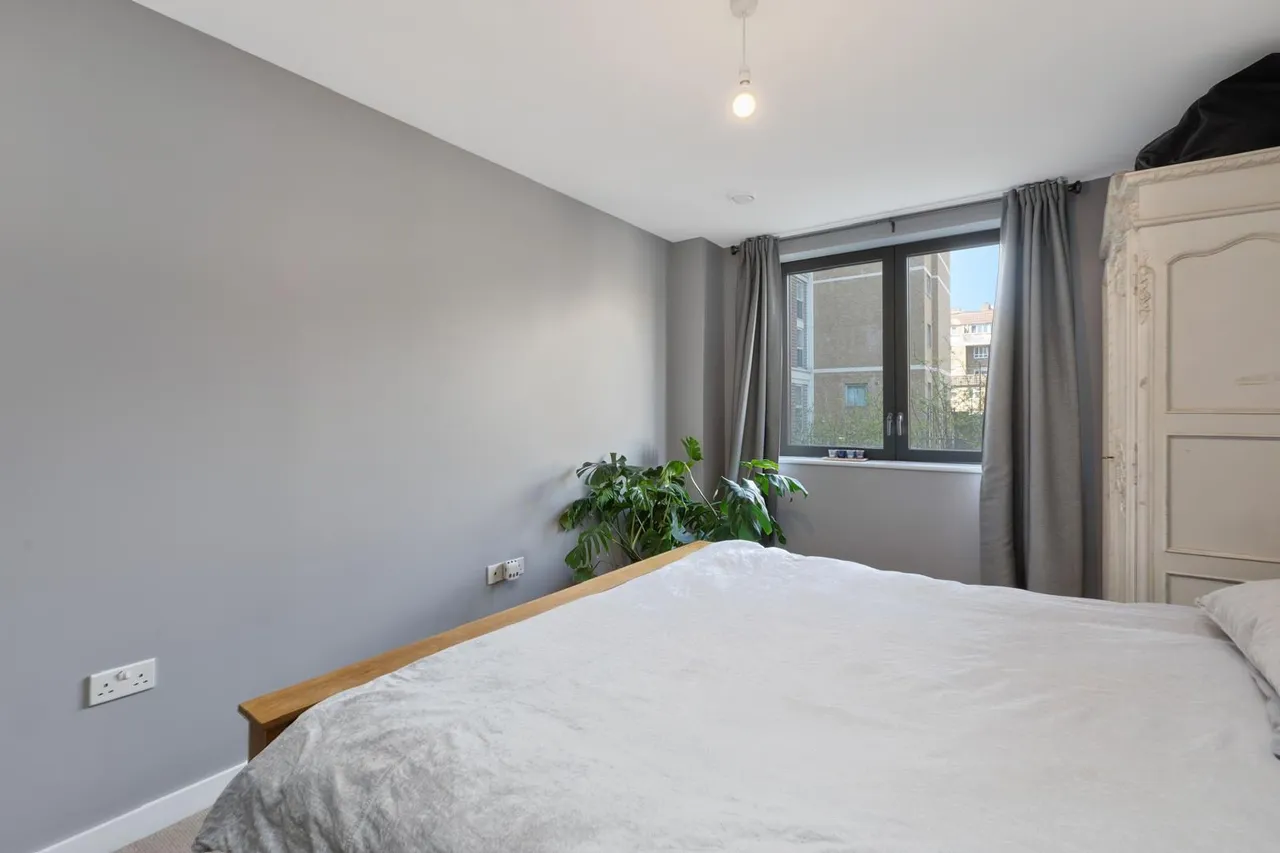 London, E1W, photo 15
