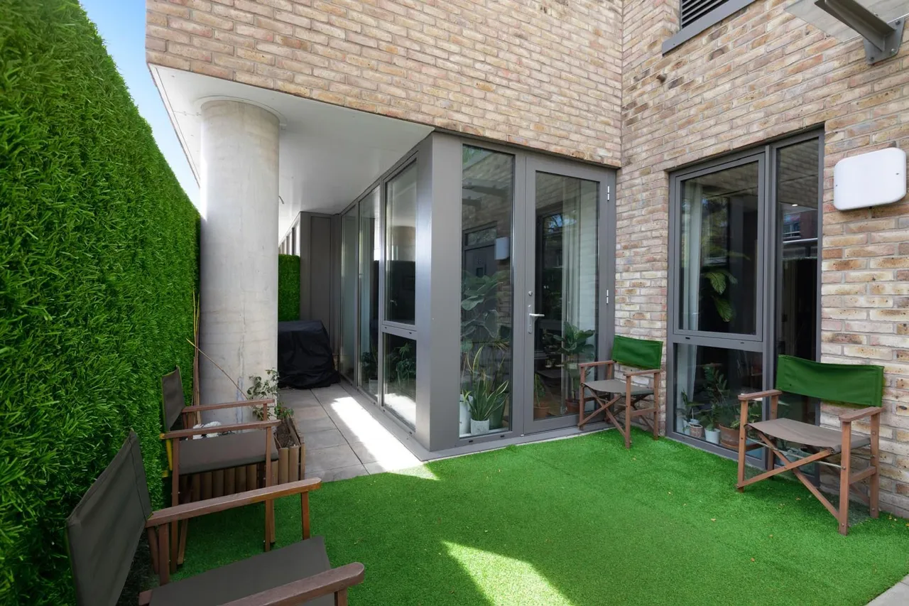 London, E1W, photo 16