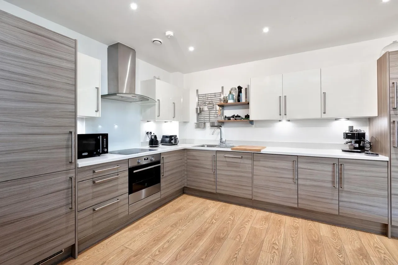 London, E1W, photo 18