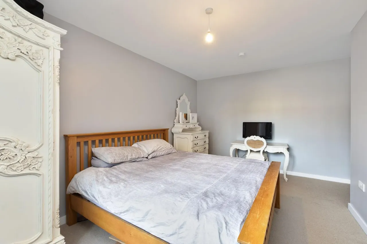 London, E1W, photo 17