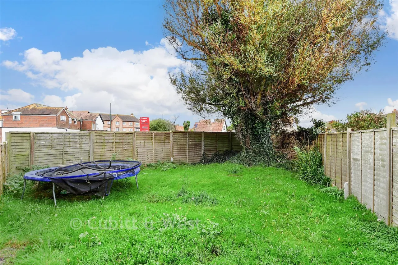 Fairlands, Bognor Regis, PO22, photo 2
