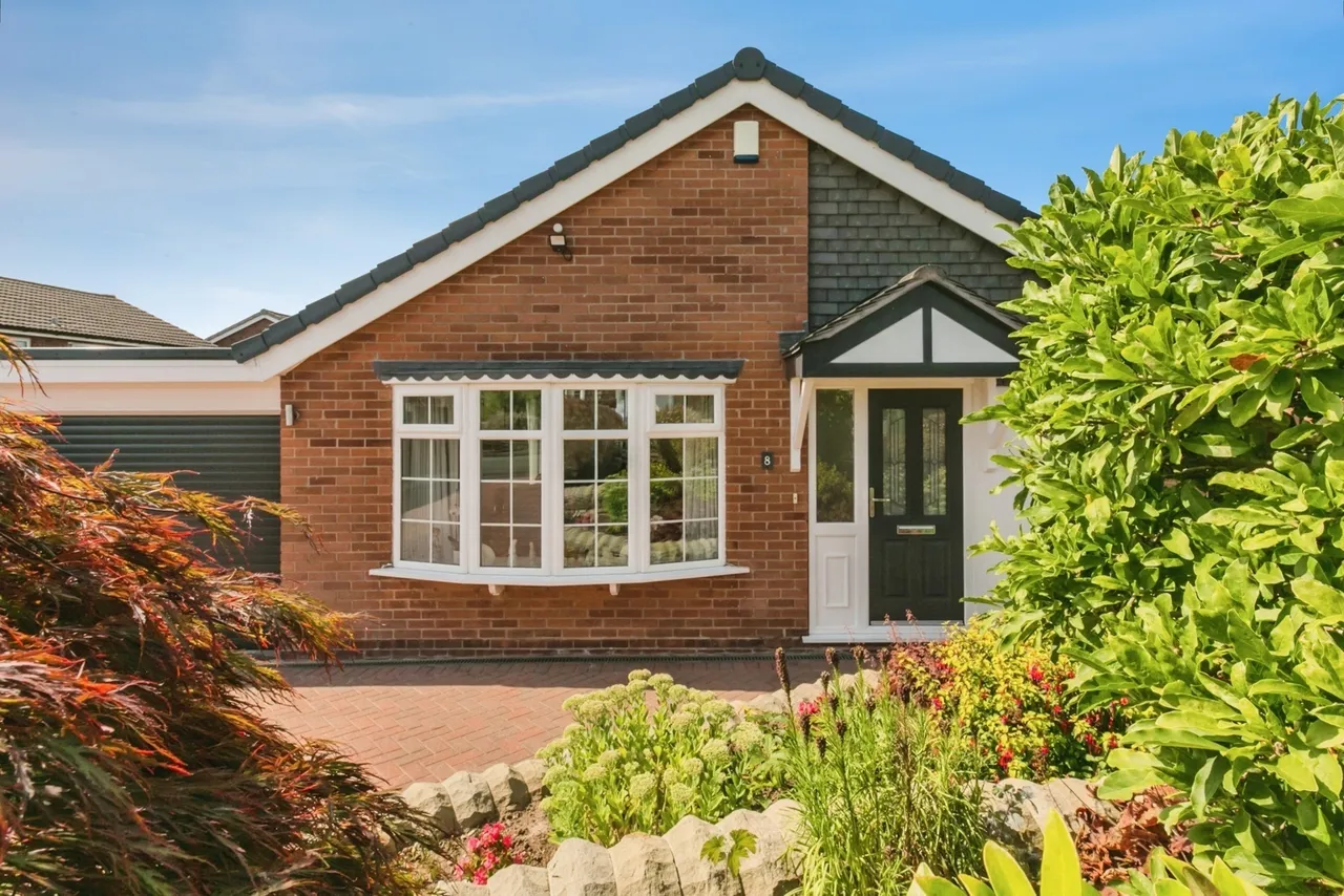 3 bed house for sale — Peterborough Close, Macclesfield, Cheshire, SK10
