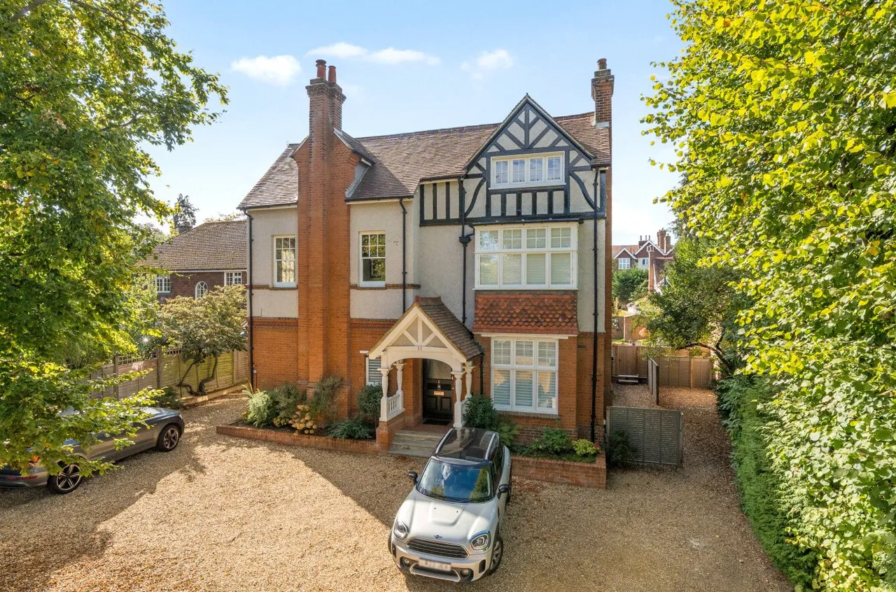 2 bed flat for sale, Maori Road, Guildford, GU1