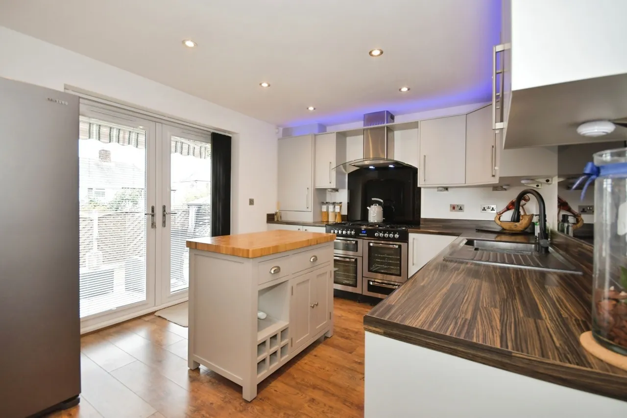 Dale Bank Crescent, New Whittington, Chesterfield, Derbyshire, S43, photo 4