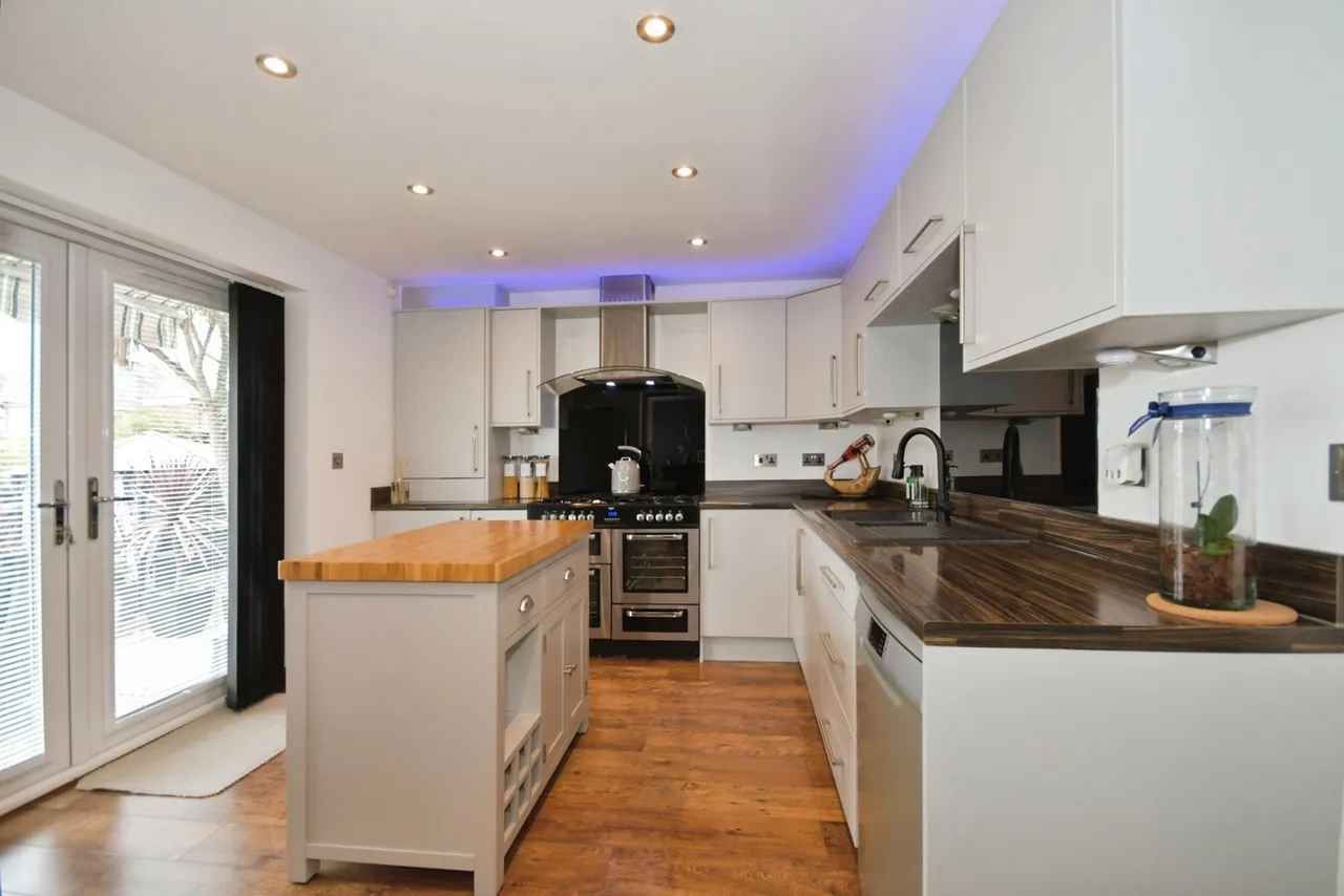 Dale Bank Crescent, New Whittington, Chesterfield, Derbyshire, S43, photo 5