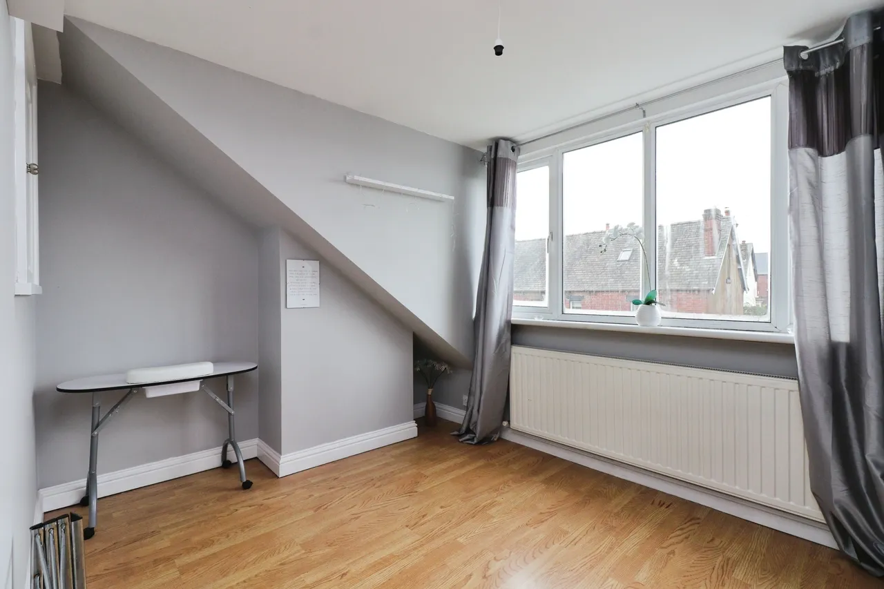 Derbyshire Lane, Sheffield, S8, photo 15