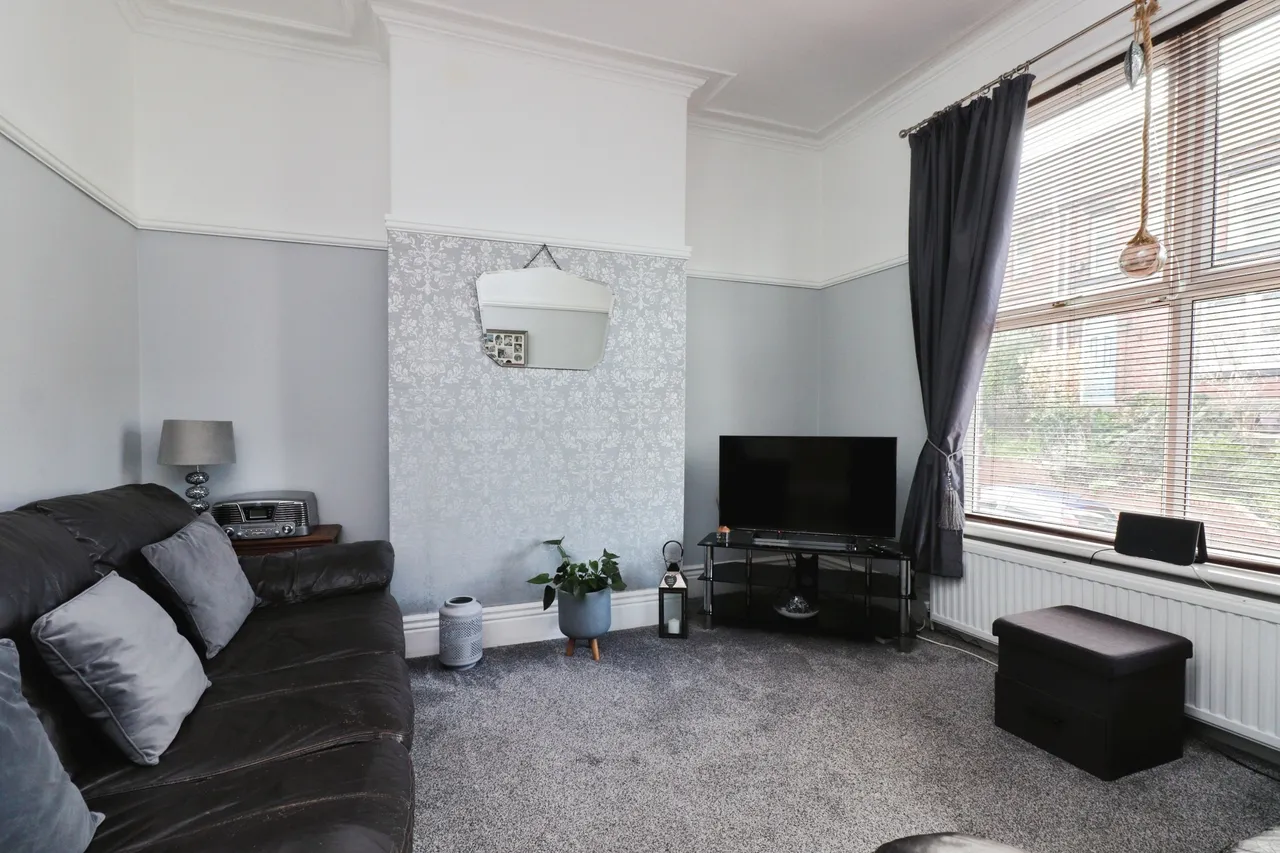 Derbyshire Lane, Sheffield, S8, photo 6