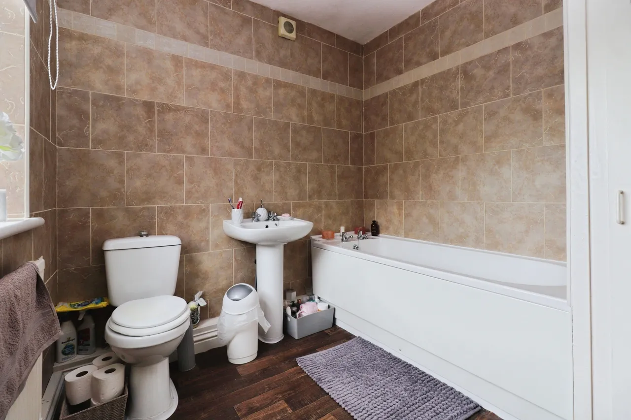 Derbyshire Lane, Sheffield, S8, photo 10