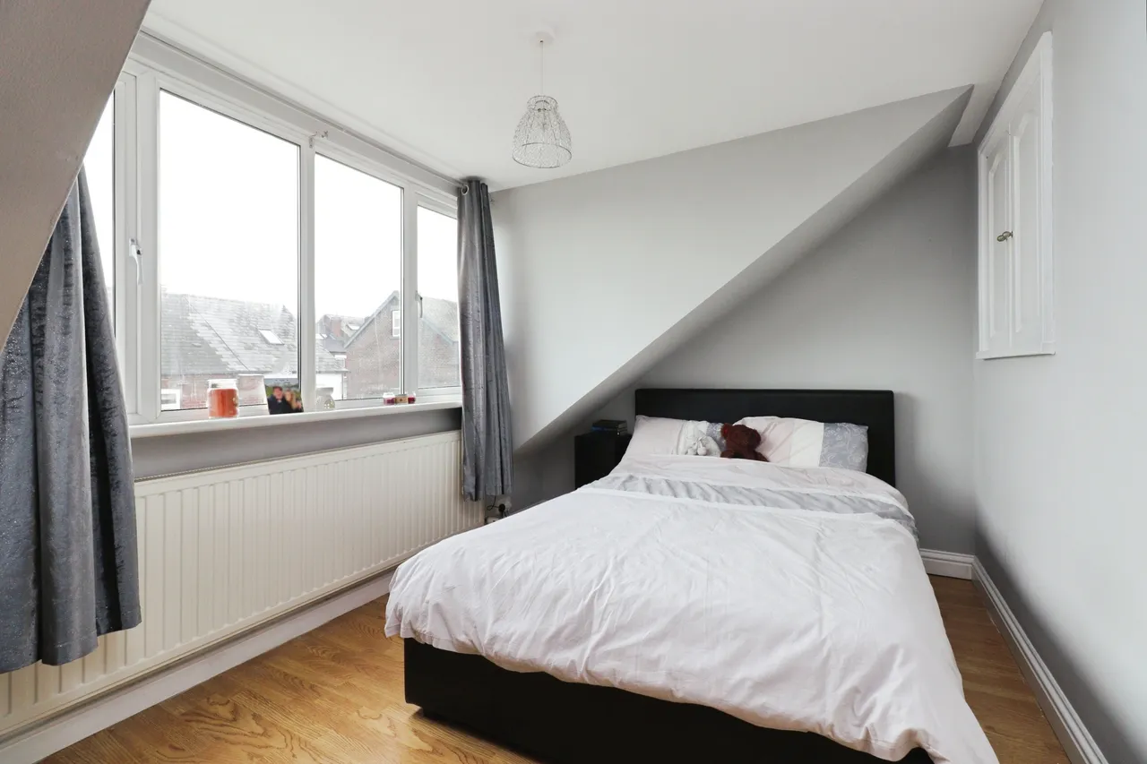 Derbyshire Lane, Sheffield, S8, photo 13