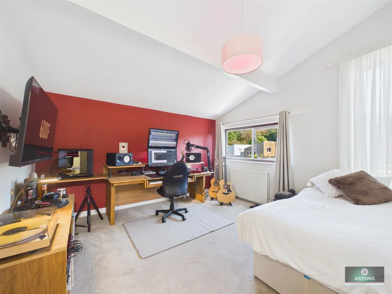 Linden Close, Furnace Green, photo 8