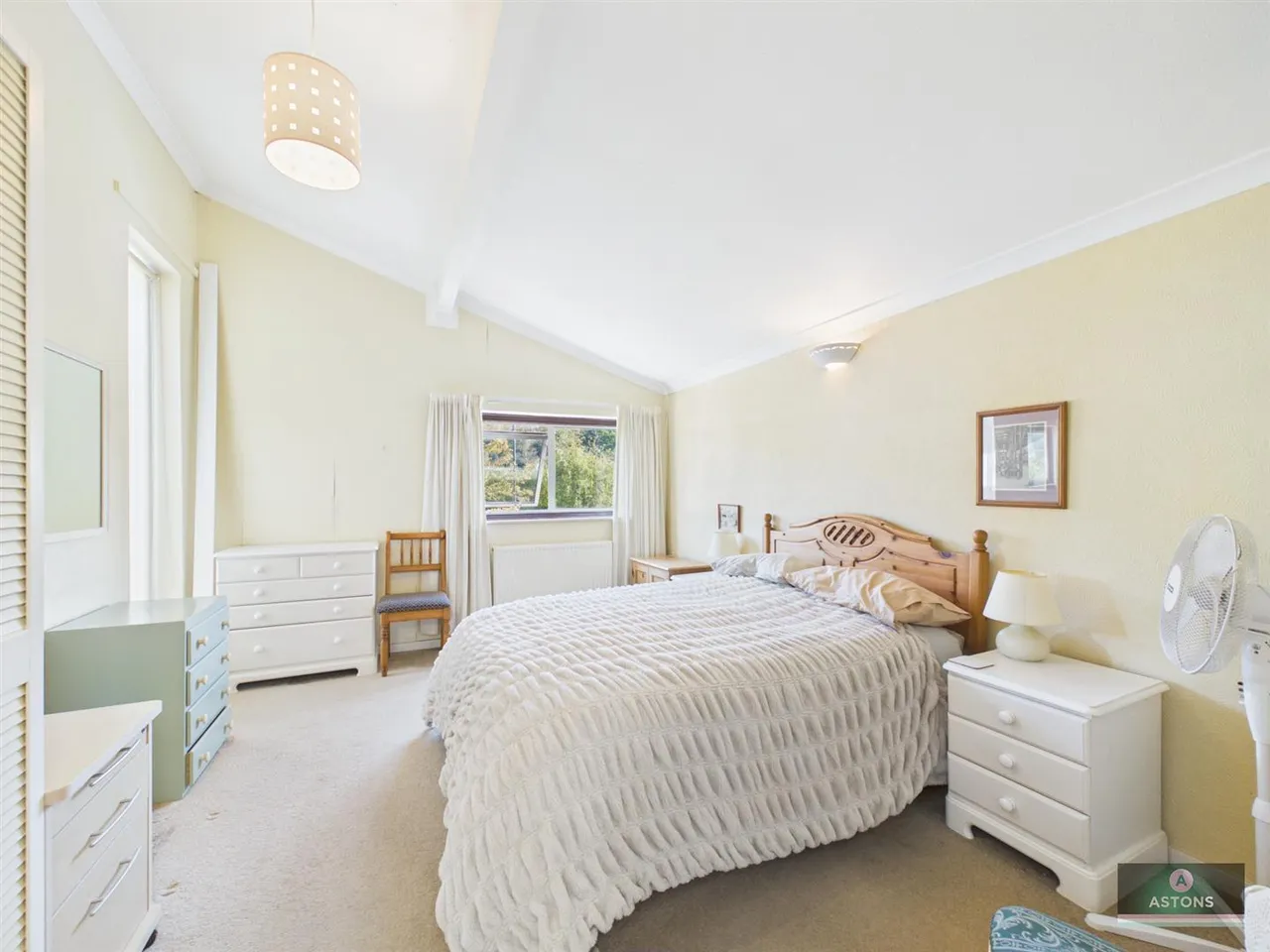 Linden Close, Furnace Green, photo 6