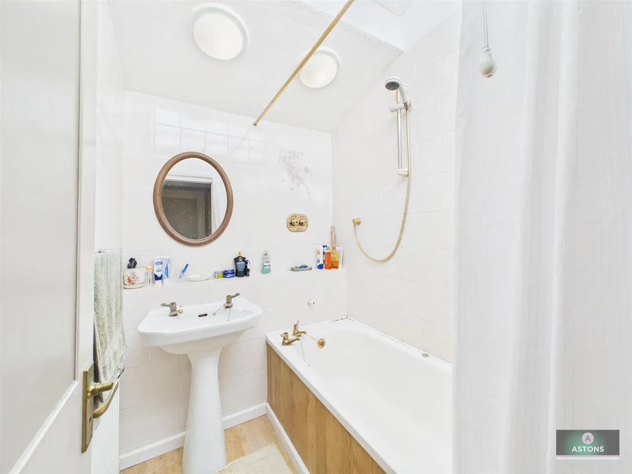 Linden Close, Furnace Green, photo 11