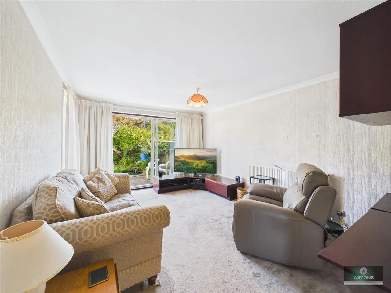 Linden Close, Furnace Green, photo 2