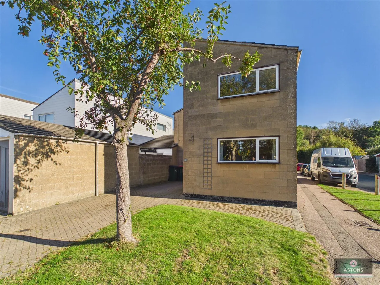Linden Close, Furnace Green, photo 22