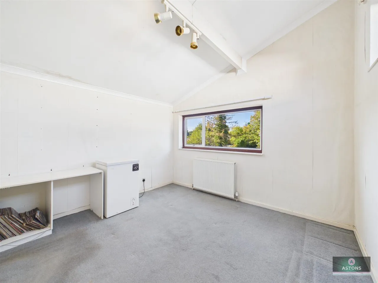 Linden Close, Furnace Green, photo 10