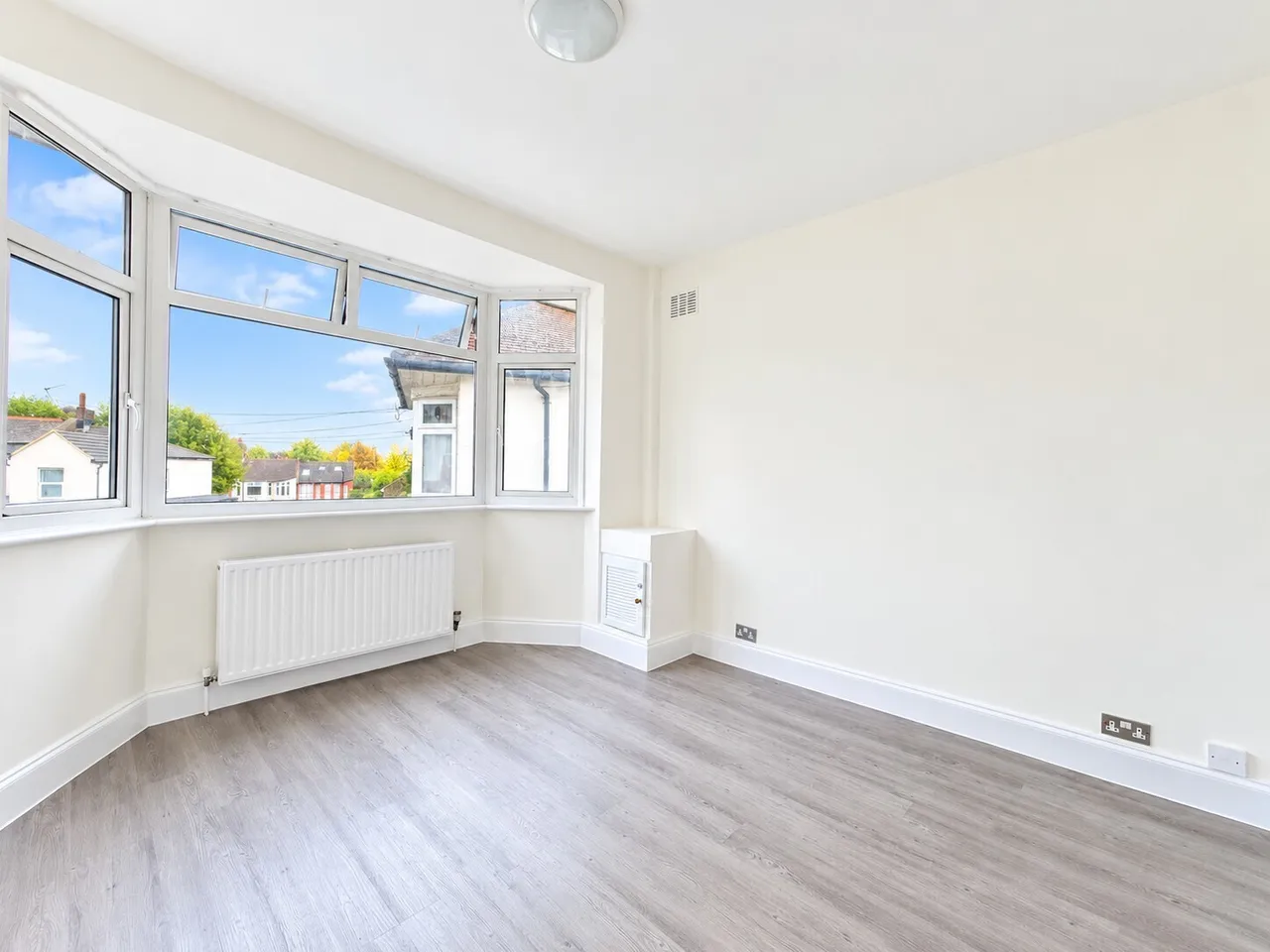 2 bed flat to rent, Speyside, N14