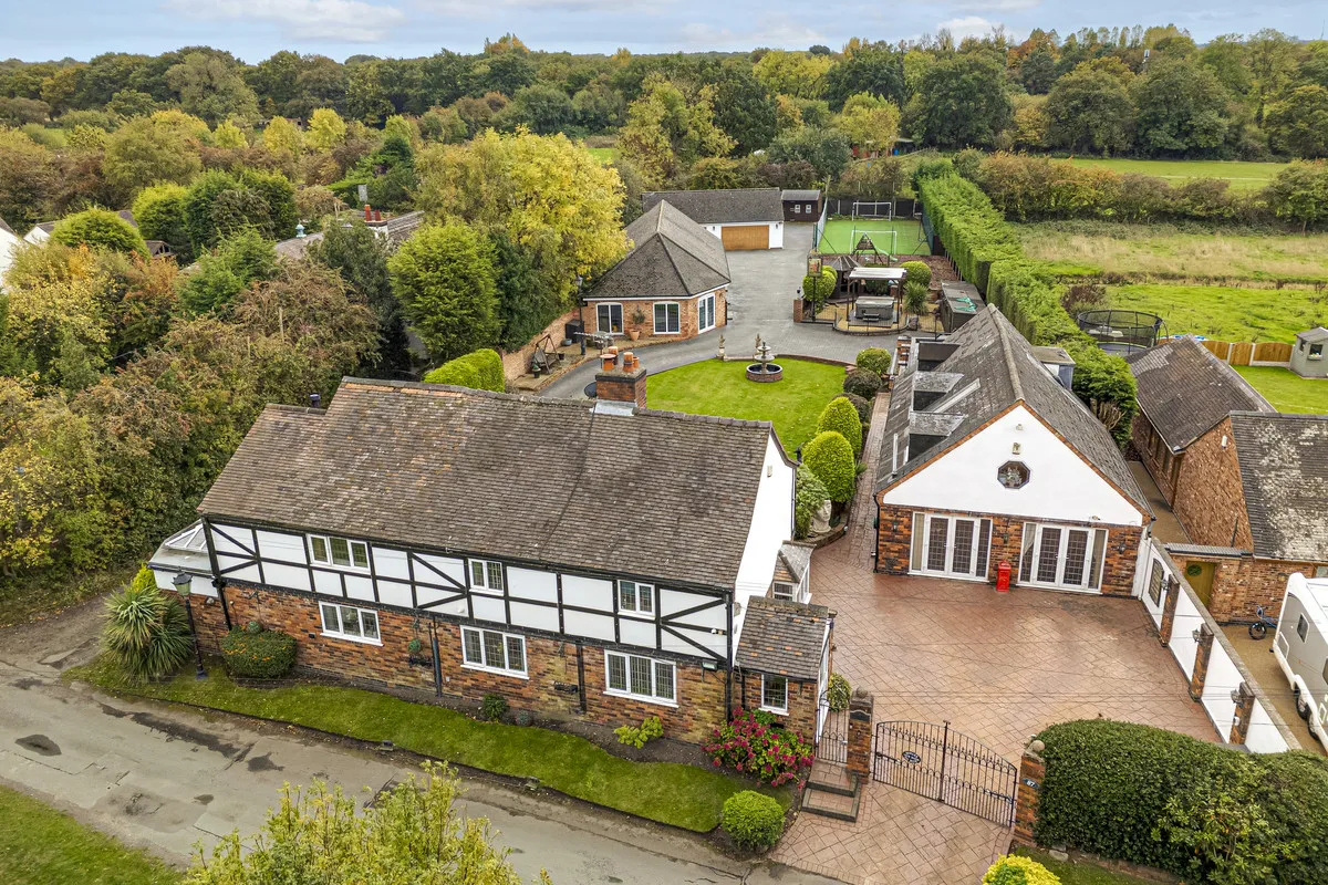 5 bed house for sale, Commonside Norton Canes Cannock, WS11