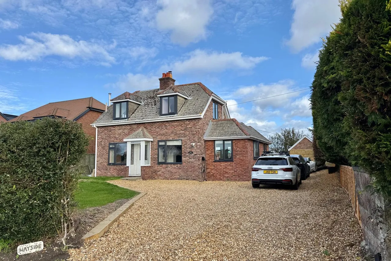 4 bed house for sale, Ringwood Road, Sopley, BH23