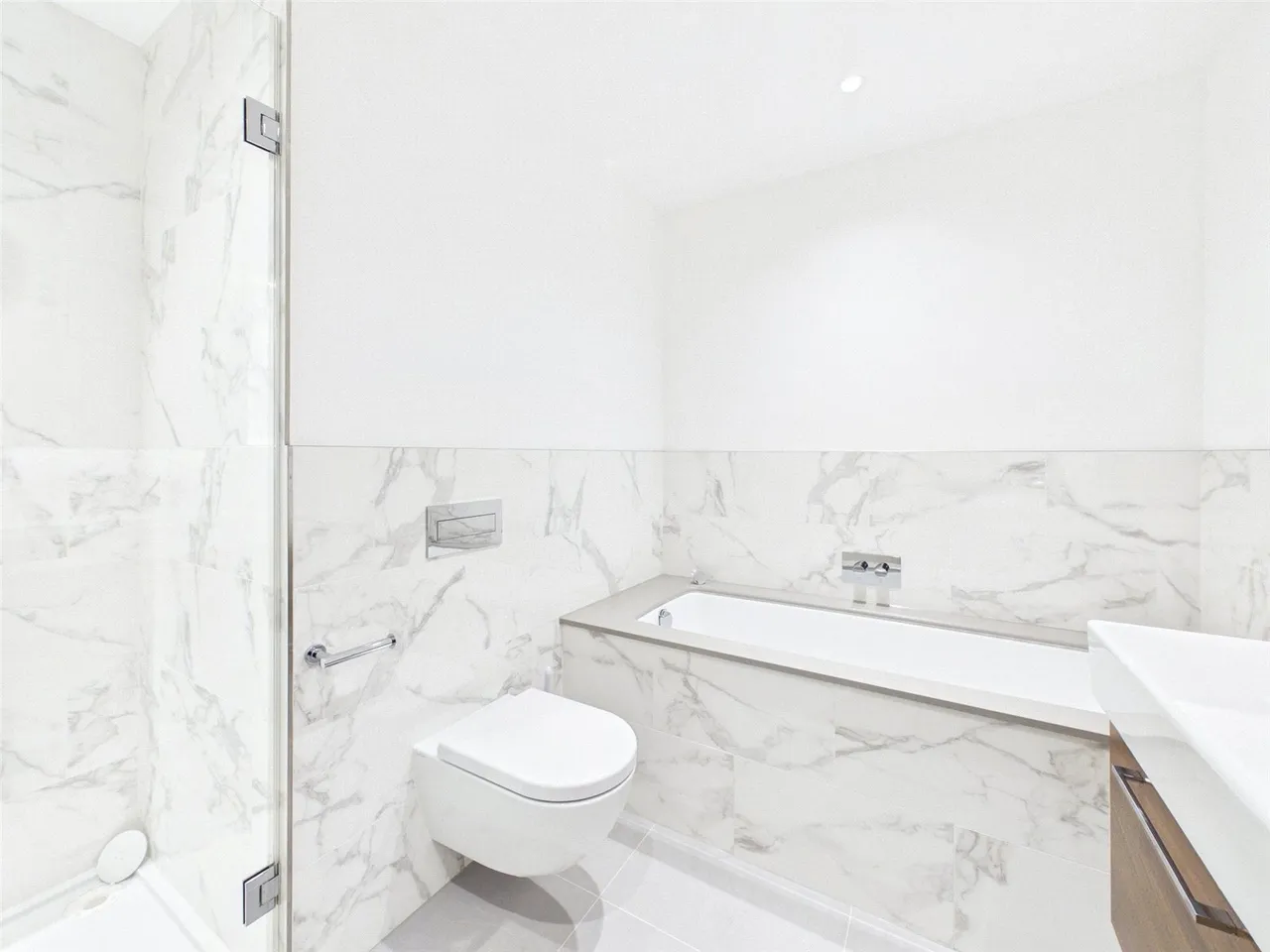 Pinewood Gardens, Teddington, TW11, photo 3