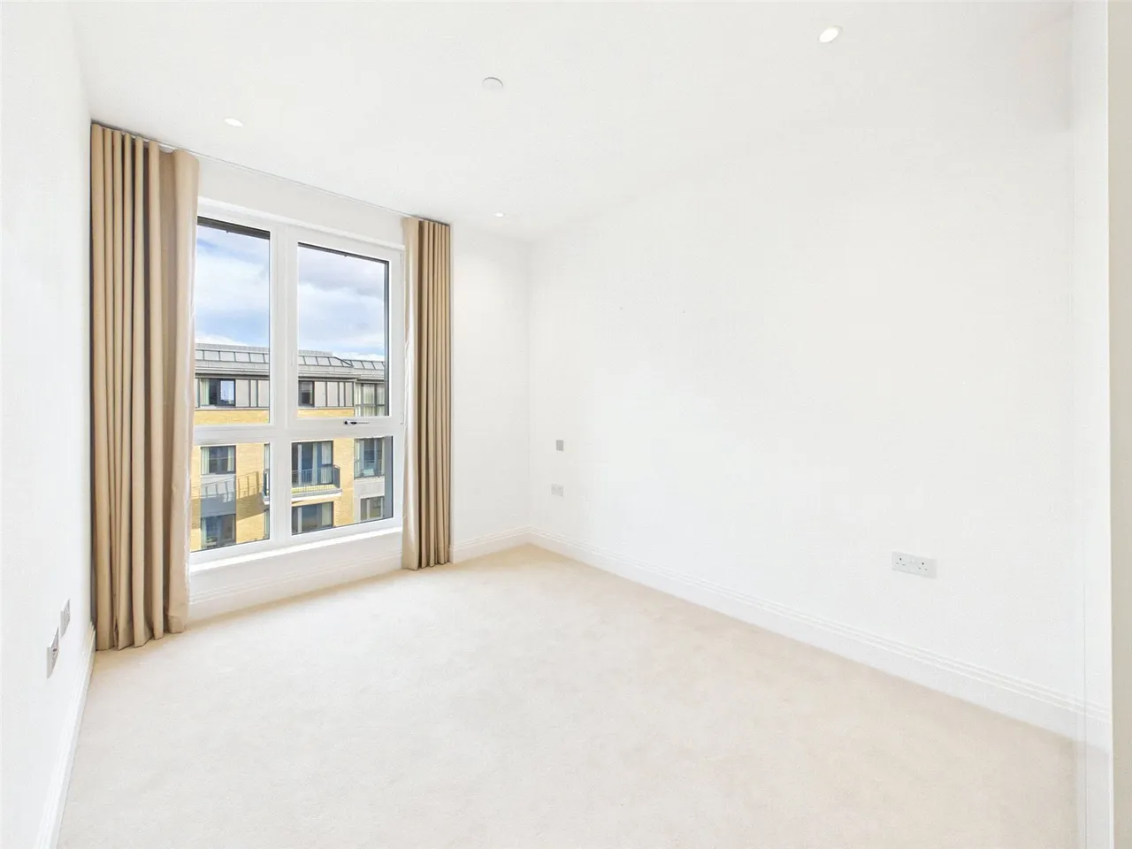 Pinewood Gardens, Teddington, TW11, photo 4