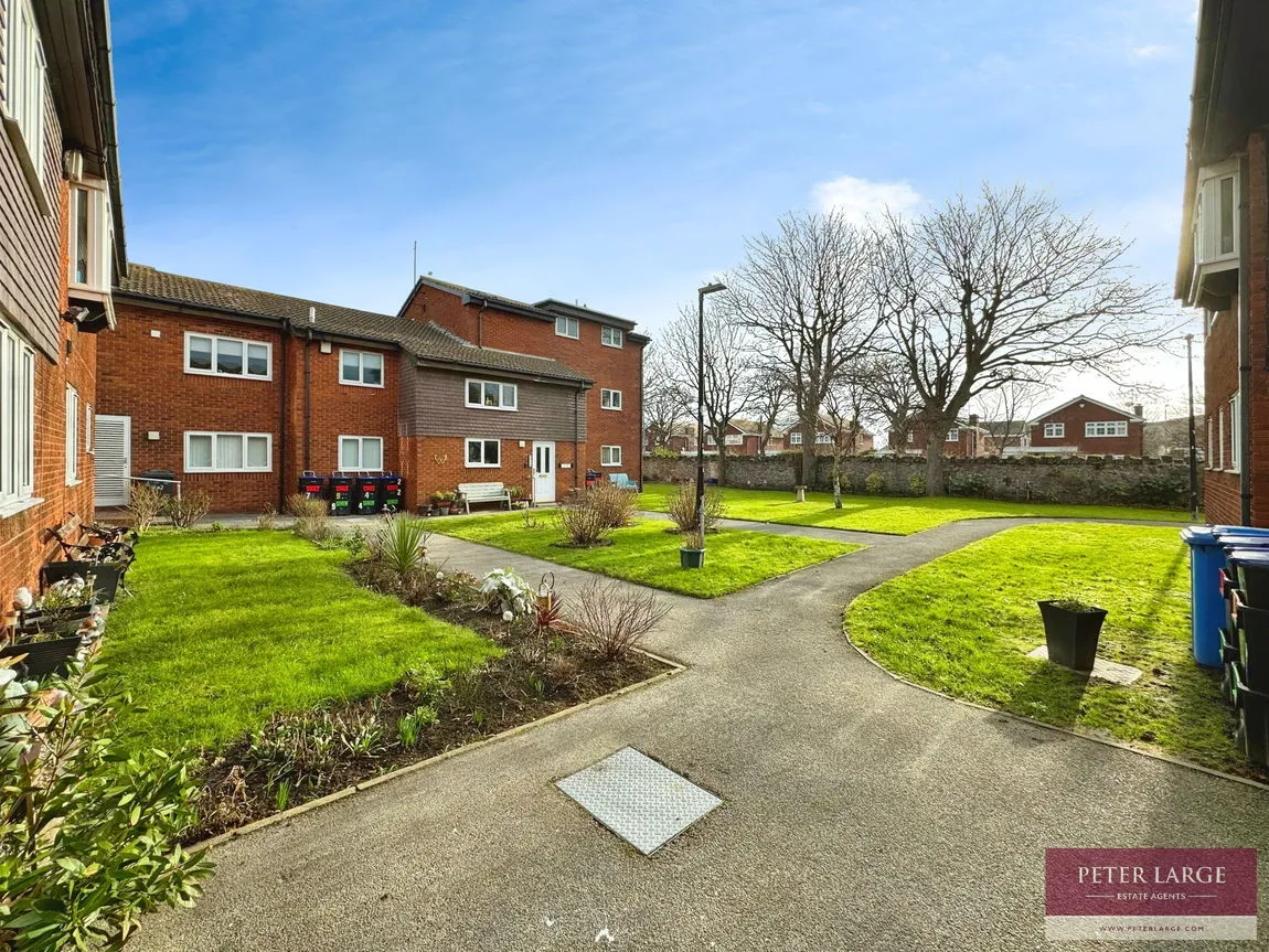 Russell Road, Rhyl, LL18 3DJ, photo 2