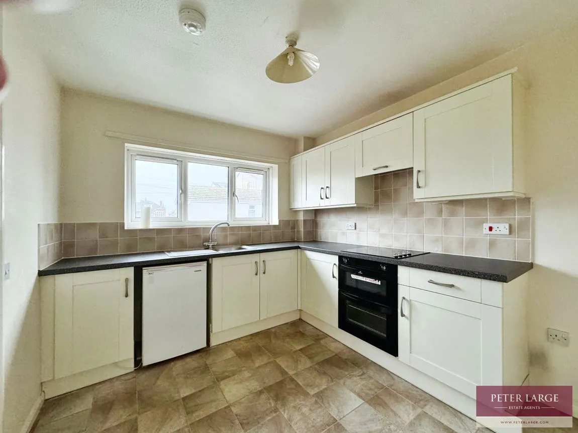 Russell Road, Rhyl, LL18 3DJ, photo 3