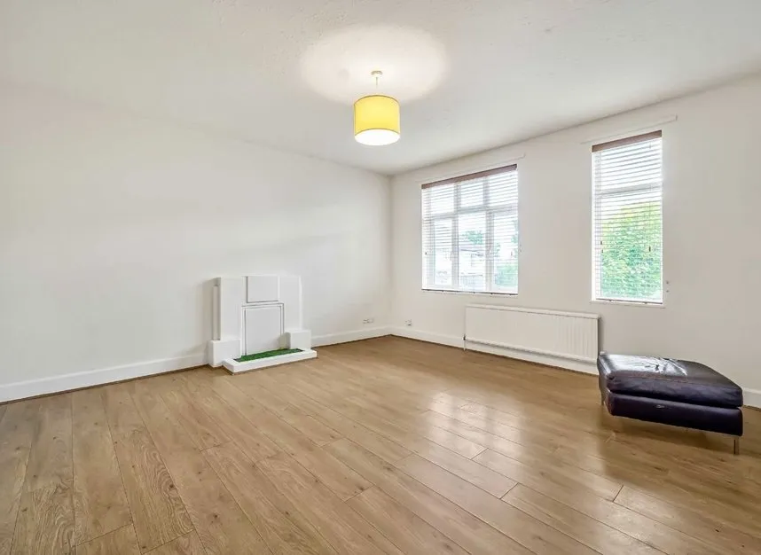 Finchley Lane, Hendon, NW4, photo 2