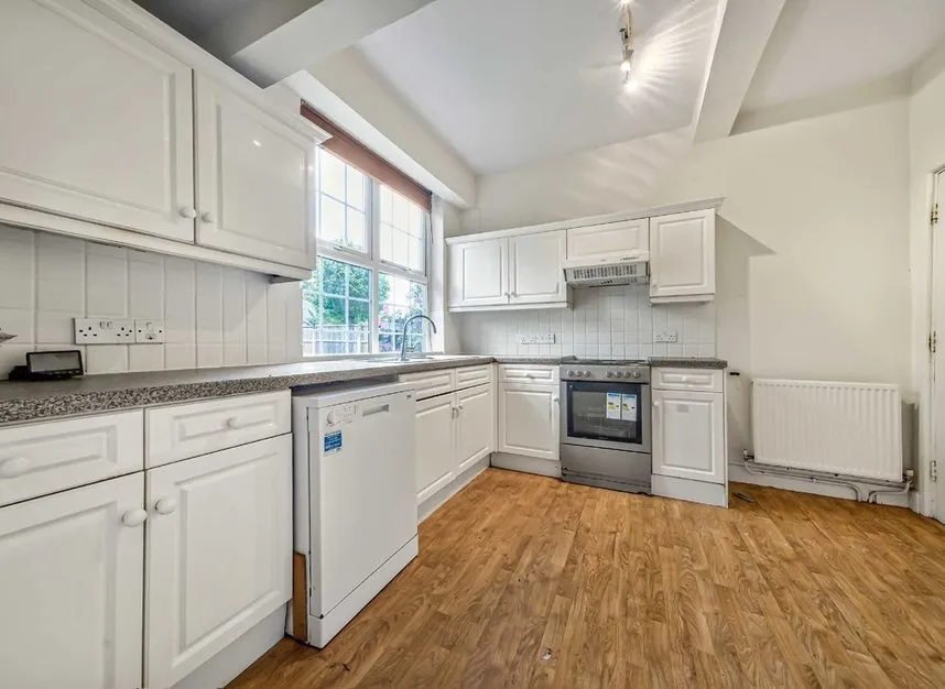 Finchley Lane, Hendon, NW4, photo 3