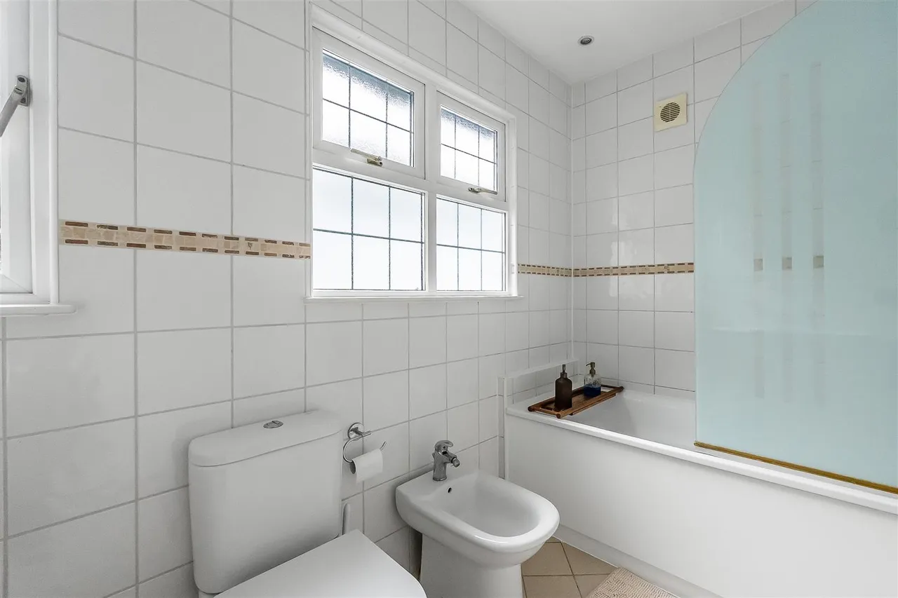Fir Tree Road, Leatherhead, KT22, photo 17