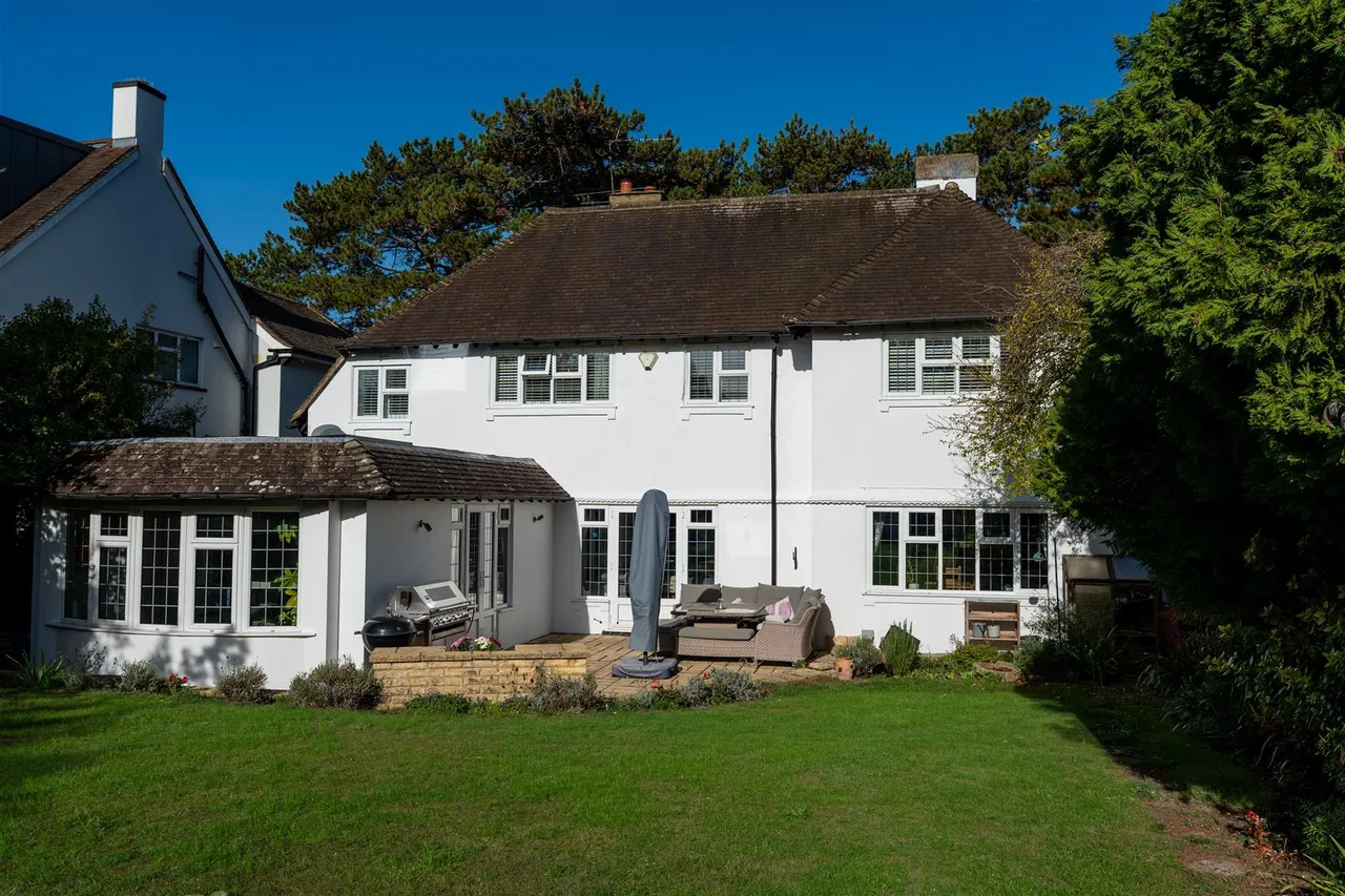 Fir Tree Road, Leatherhead, KT22, photo 2