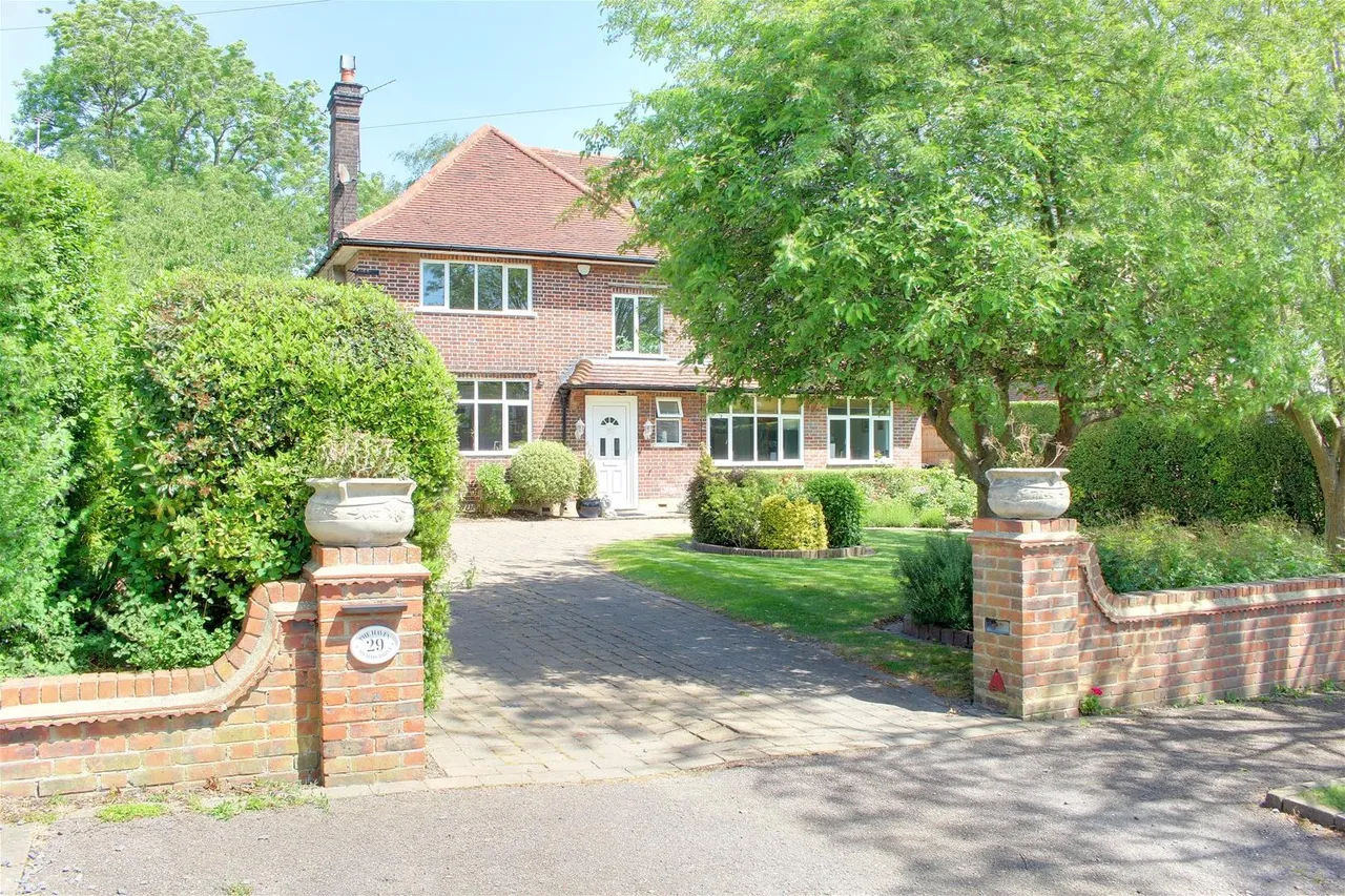 Mymms Drive Brookmans Park, Brookmans, Hertfordshire AL9 7AE, photo 23