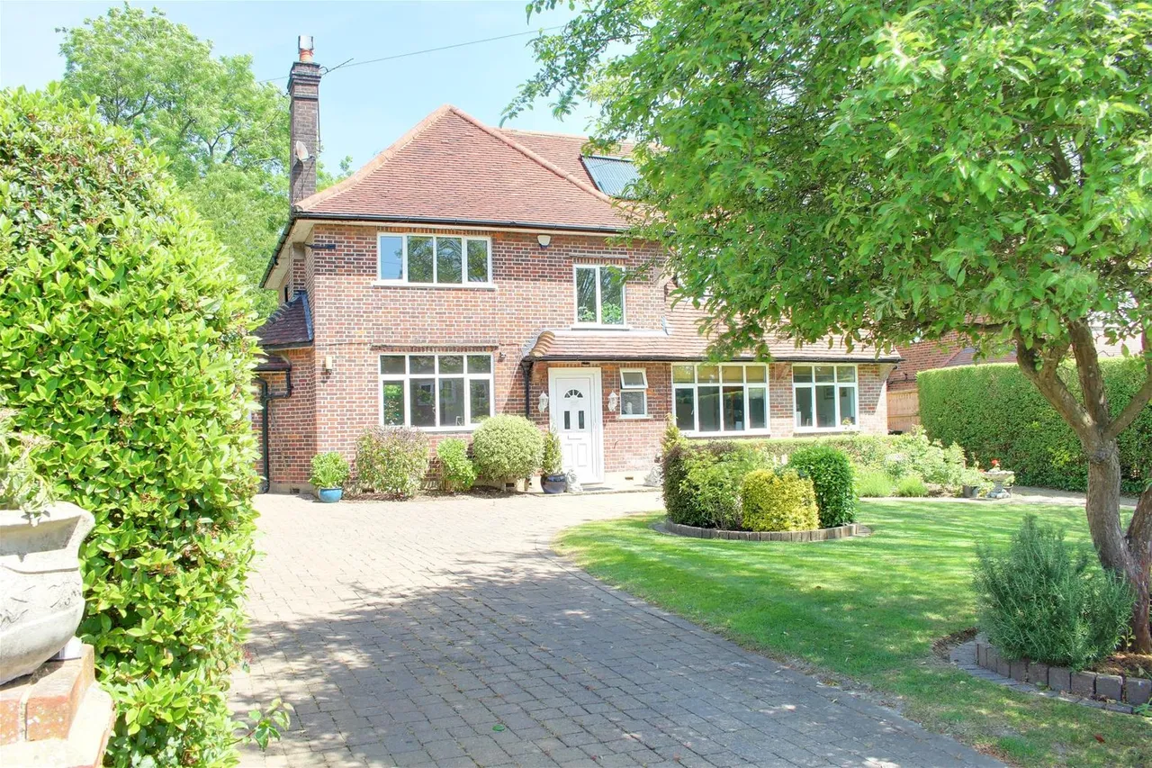 Mymms Drive Brookmans Park, Brookmans, Hertfordshire AL9 7AE, photo 22