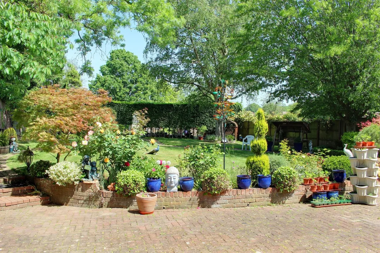 Mymms Drive Brookmans Park, Brookmans, Hertfordshire AL9 7AE, photo 6
