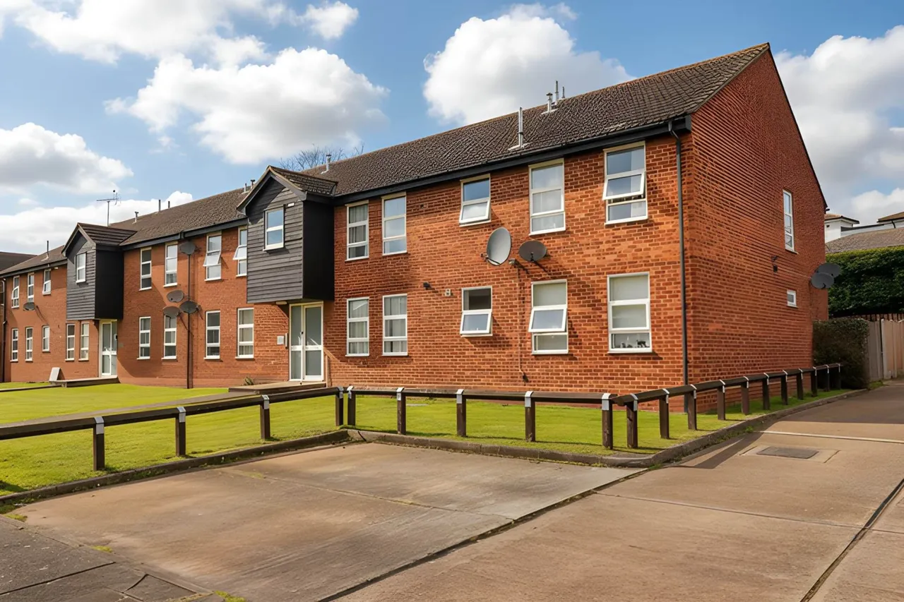1 bed flat for sale — Broadlands, Thundersley, SS7 3BD