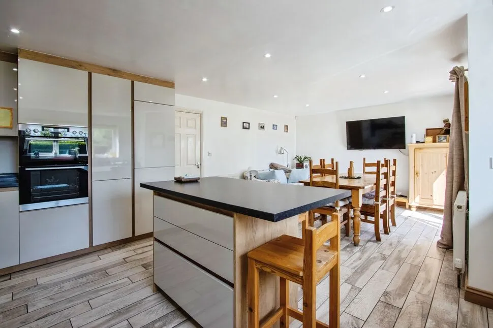 Tong Moor Side, Birkenshaw, BD11, photo 2