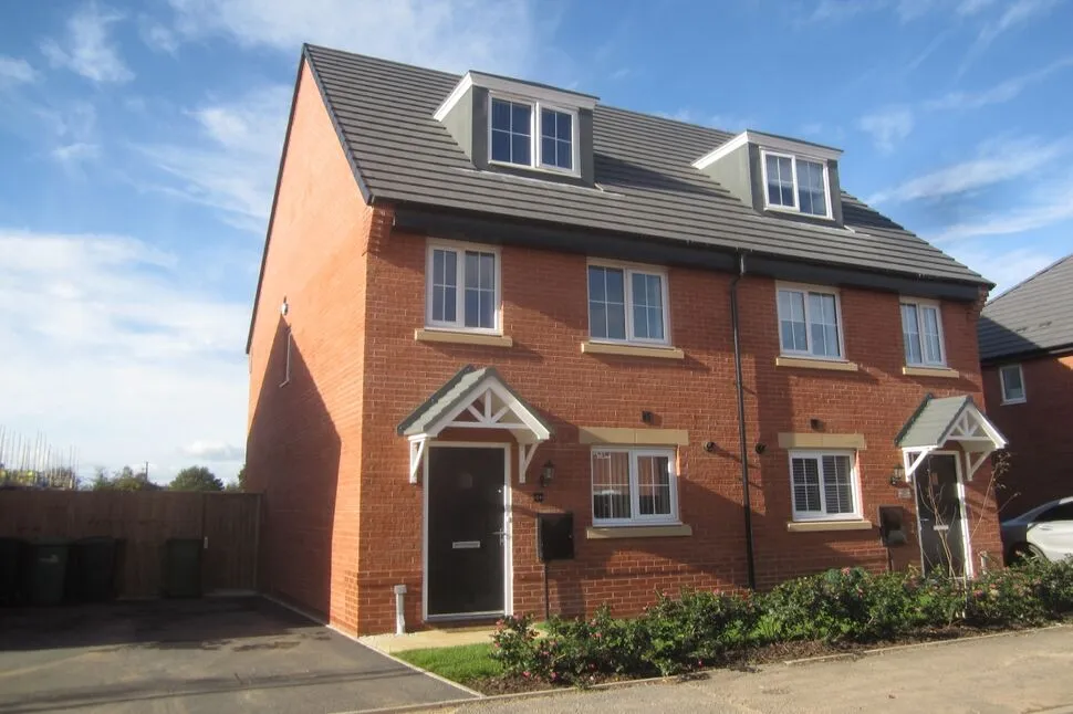 3 bed house to rent — Rotary Way, Shavington, Crewe, CW2