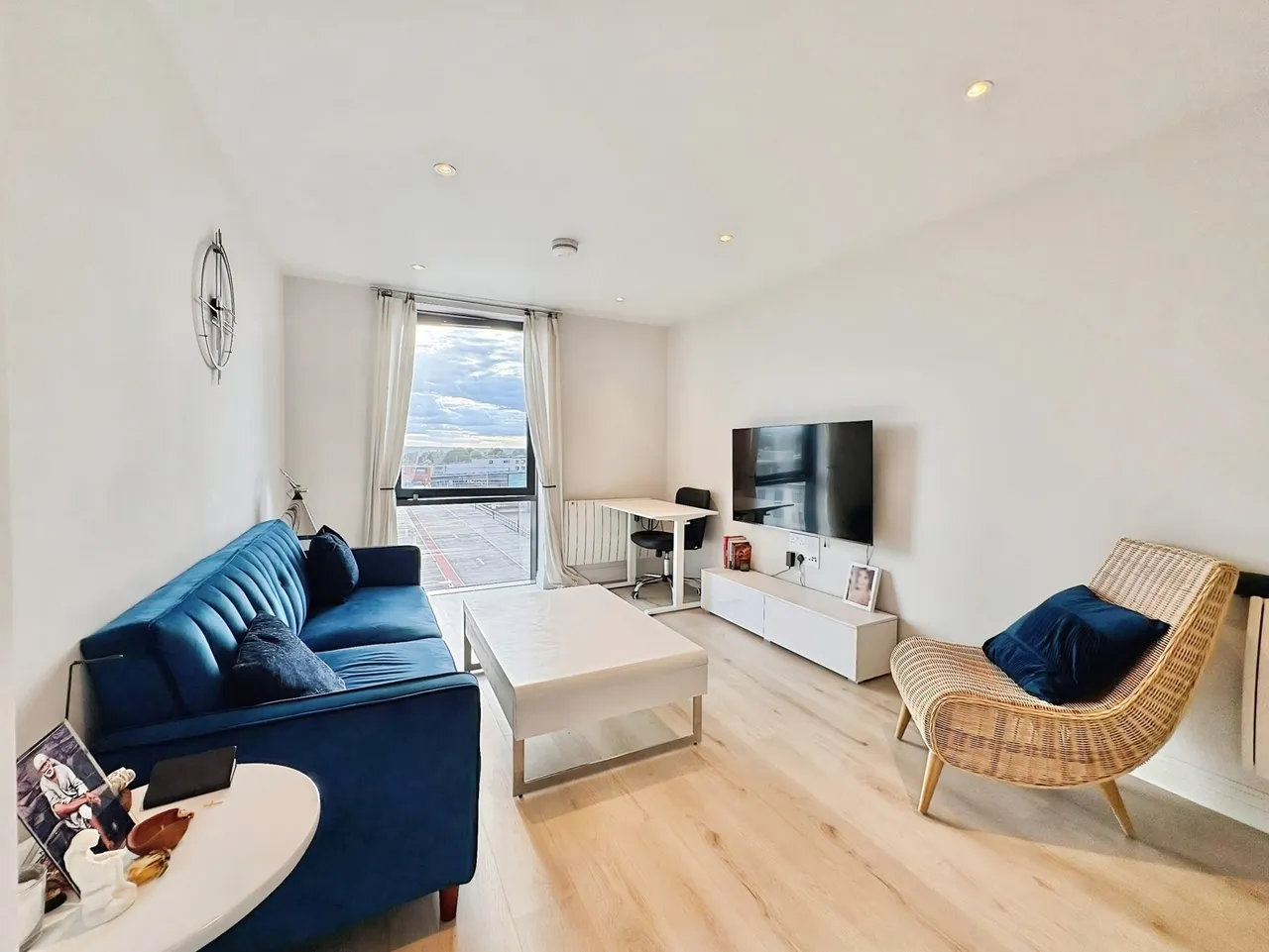 1 bed flat to rent — 16-22 Pembroke Broadway, Camberley, Surrey, GU15 3FE