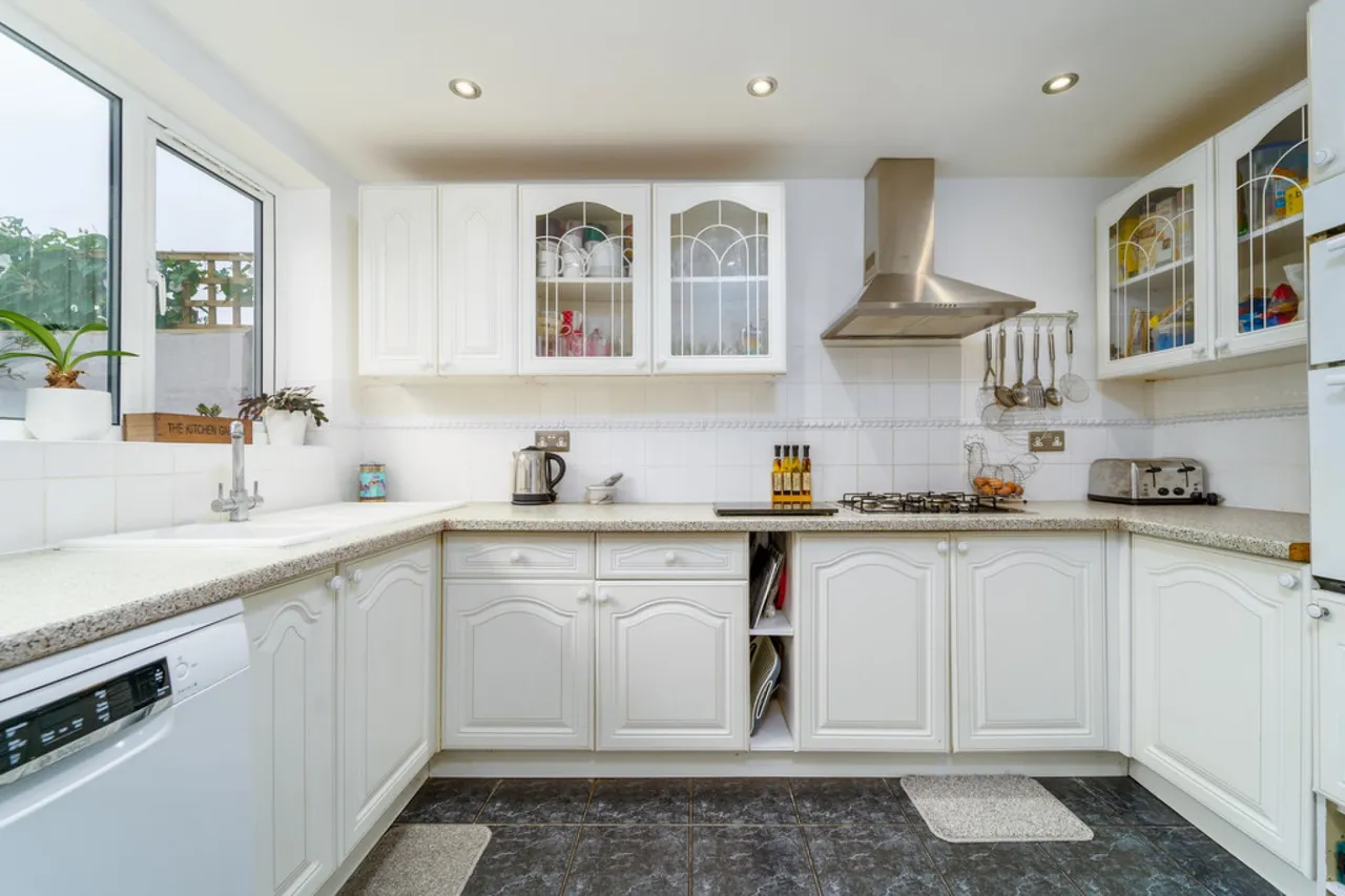 Fordbridge Road, Ashford, photo 9
