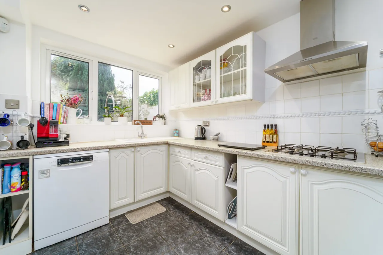 Fordbridge Road, Ashford, photo 14