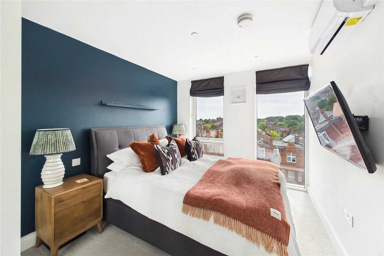 Gaumont Place, London, SW2, photo 2
