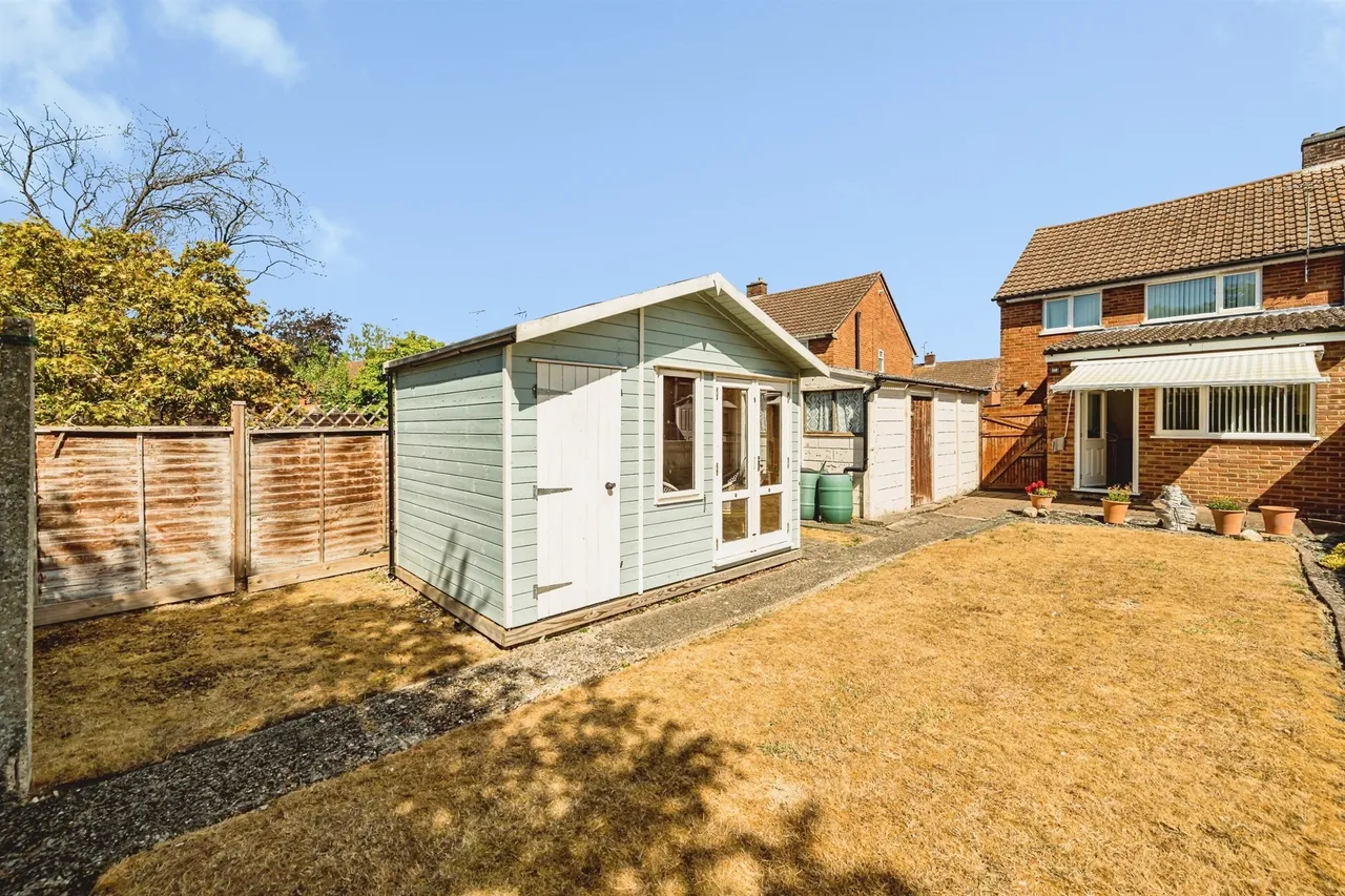 Queens Mead, Bedgrove, HP21, photo 13