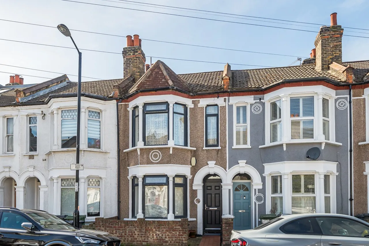 3 bed house for sale — Silvermere Road, SE6