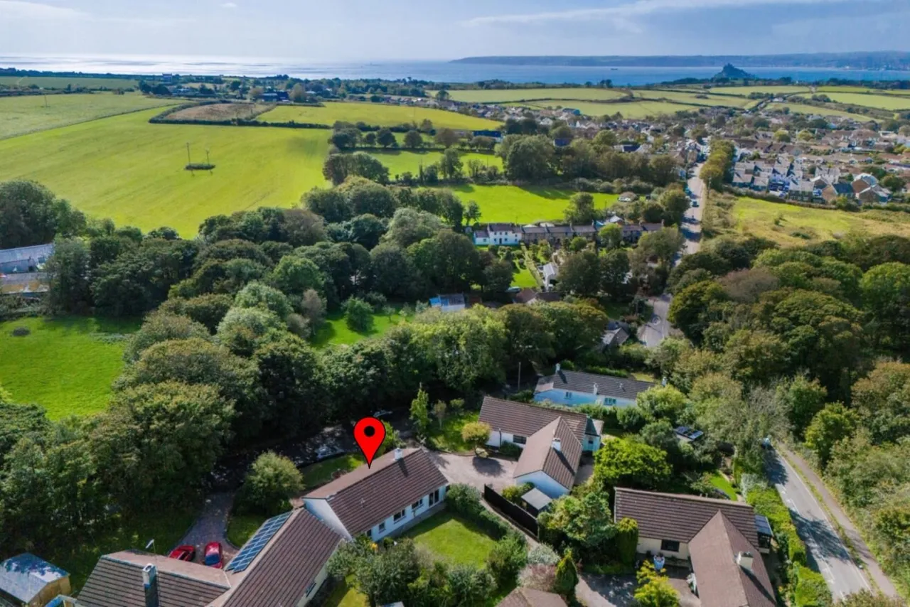 3 bed house for sale, Nanturras Parc, Goldsithney, TR20