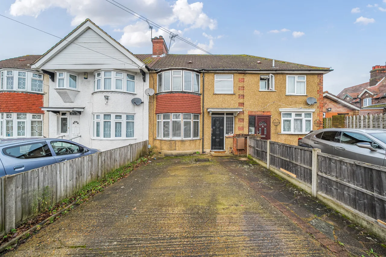 4 bed house for sale, Dryden Road, Harrow, HA3