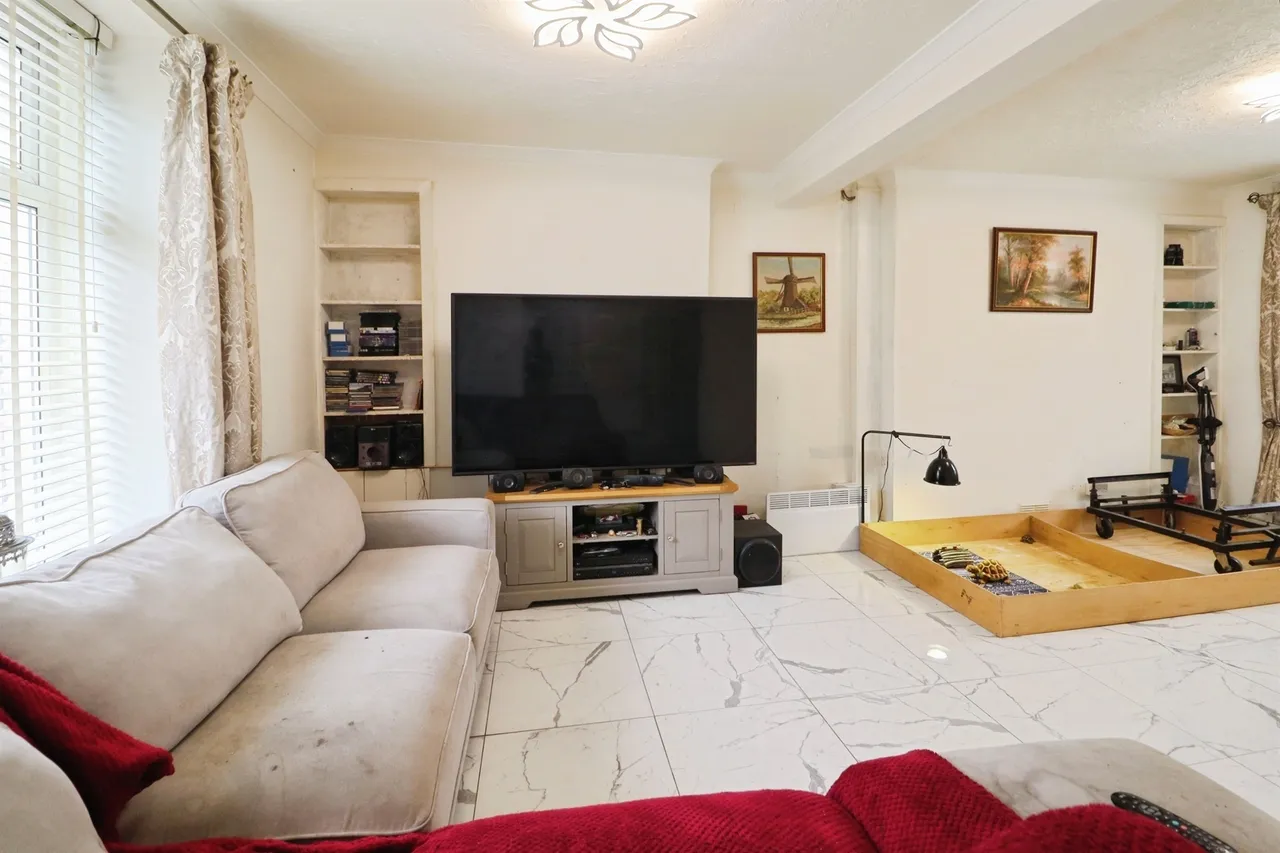 Middle Street, Pontypridd, CF37, photo 2